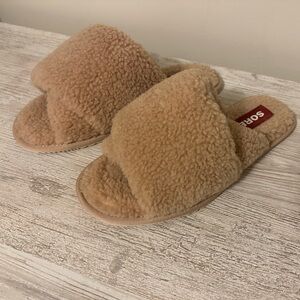 Sorel Go Mail Run Slippers